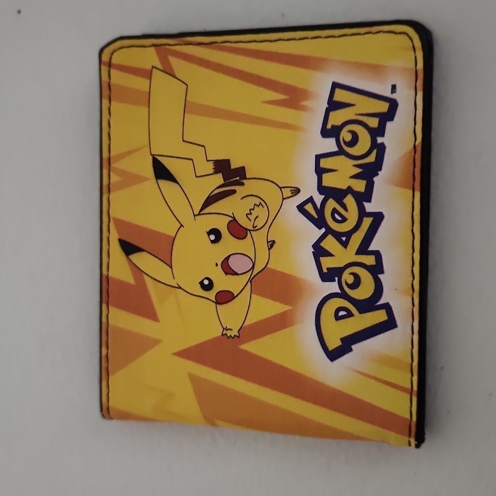 Pokeymon wallet 2011 Pikachu yellow men boys